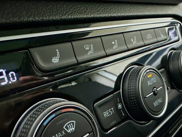 2023 Volkswagen Atlas 3.6L V6 SEL R-Line Black