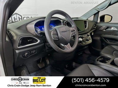 2025 Chrysler Voyager LX