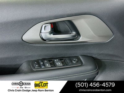 2025 Chrysler Voyager LX