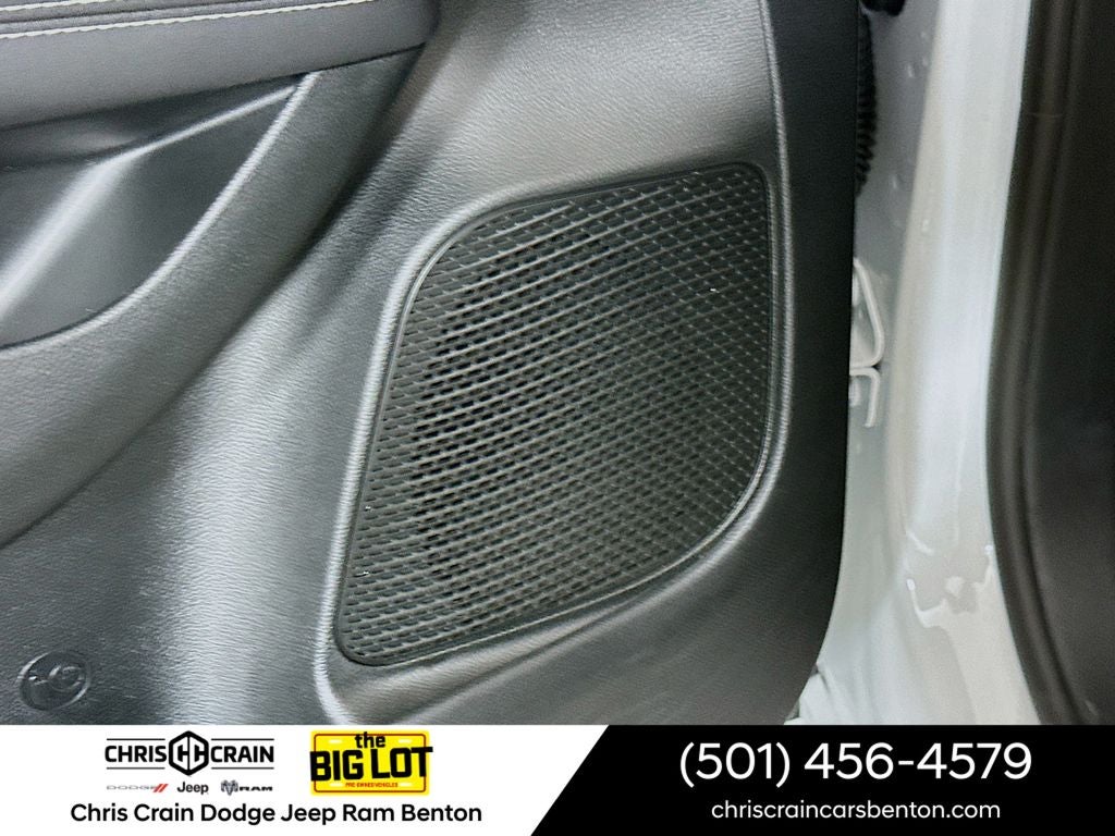 2025 Chrysler Voyager LX