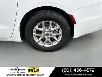 2025 Chrysler Voyager LX