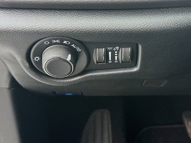 2026 Chrysler Voyager VOYAGER LX