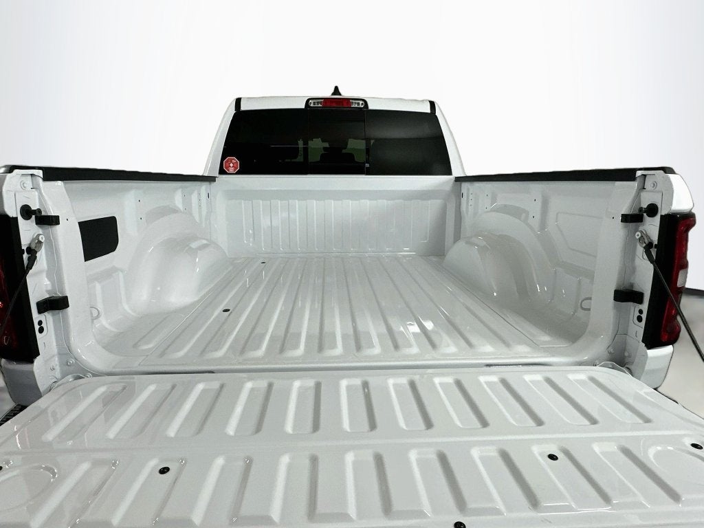 2027 RAM Ram 1500 RAM 1500 EXPRESS CREW CAB 4X4 5'7' BOX