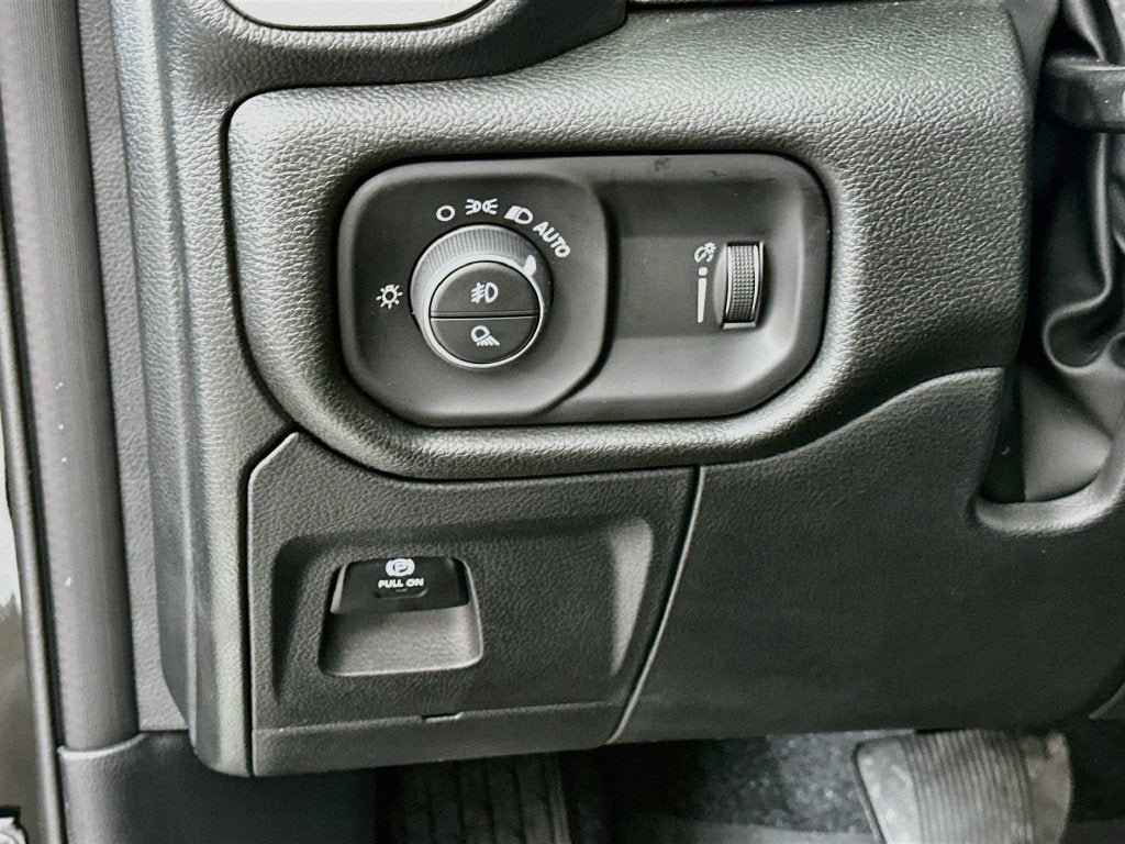 2027 RAM Ram 1500 RAM 1500 EXPRESS CREW CAB 4X4 5'7' BOX