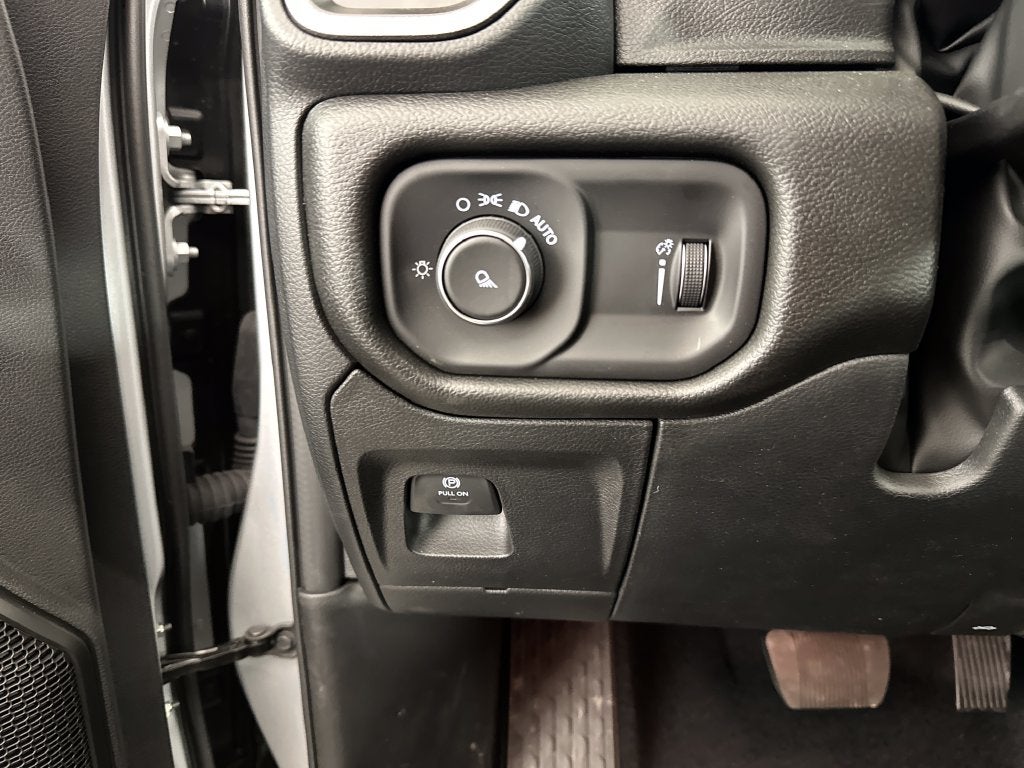 2026 RAM Ram 1500 RAM 1500 TRADESMAN CREW CAB 4X4 5'7' BOX