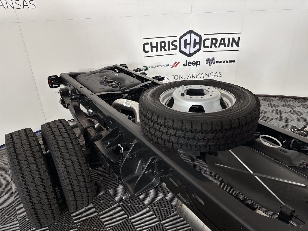 2027 RAM Ram 5500 Chassis Cab RAM 5500 TRADESMAN CHASSIS CREW CAB 4X4 84' CA