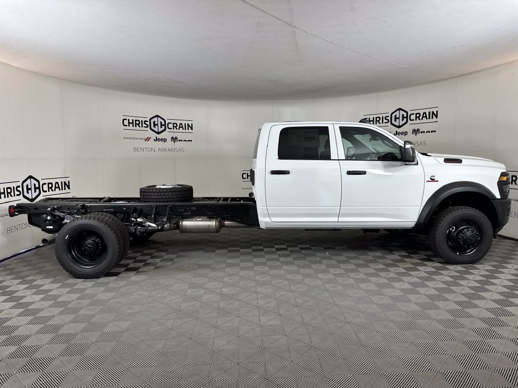 2027 RAM Ram 5500 Chassis Cab RAM 5500 TRADESMAN CHASSIS CREW CAB 4X4 84' CA