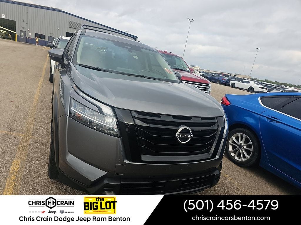 2022 Nissan Pathfinder SV