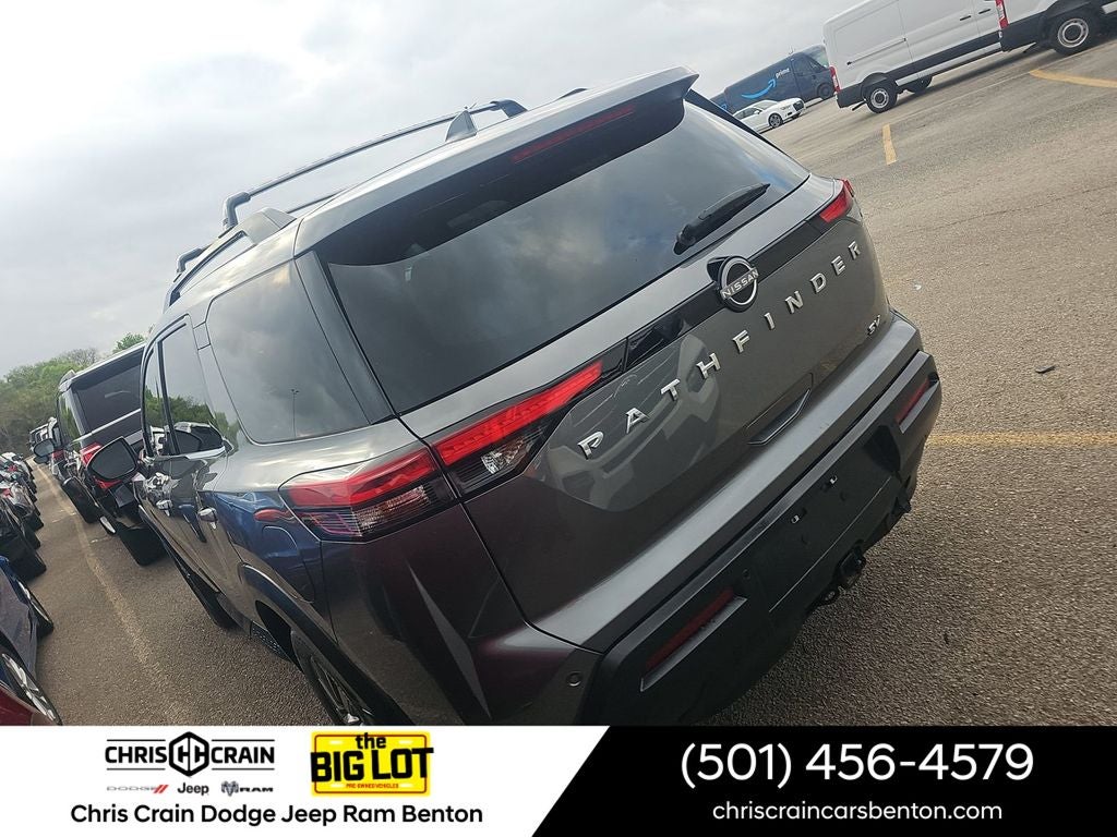 2022 Nissan Pathfinder SV