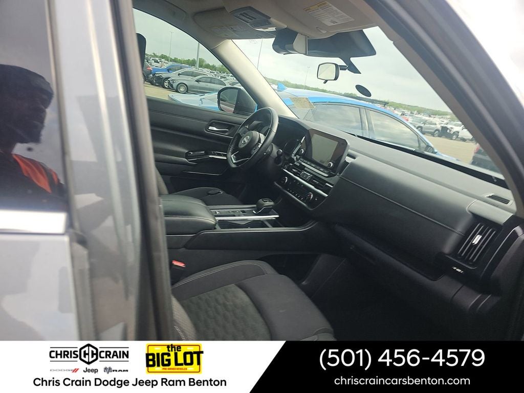 2022 Nissan Pathfinder SV