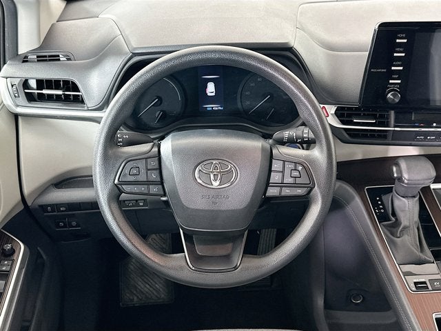 2024 Toyota Sienna LE