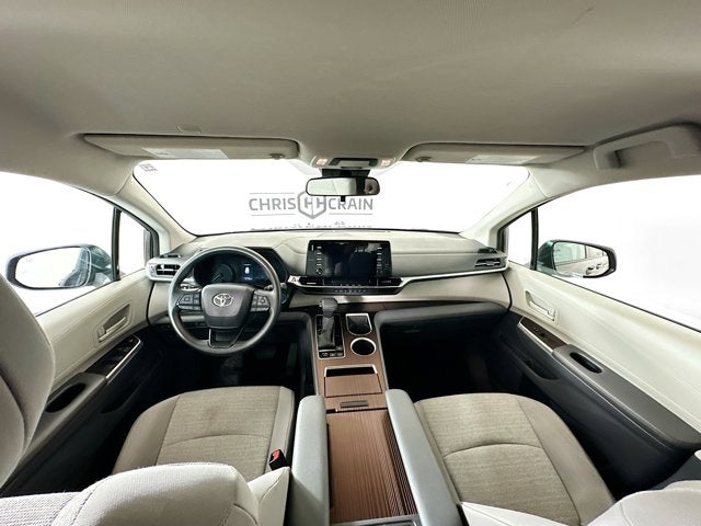 2024 Toyota Sienna LE
