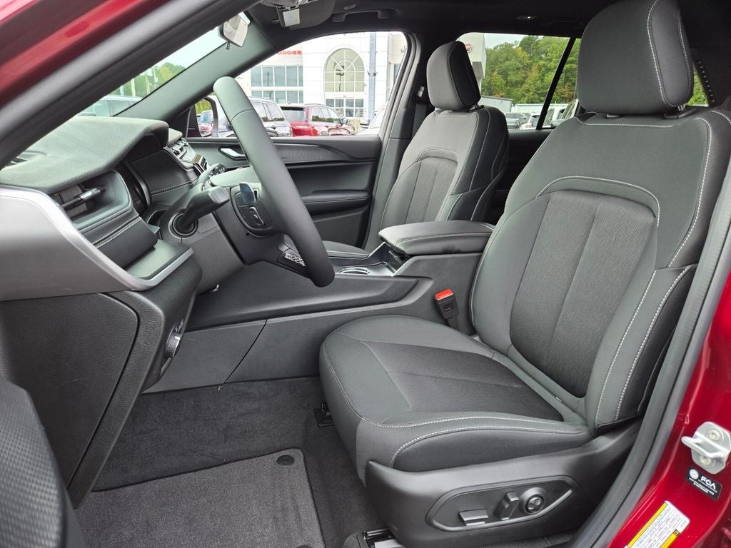 2025 Jeep Grand Cherokee GRAND CHEROKEE LAREDO X 4X2