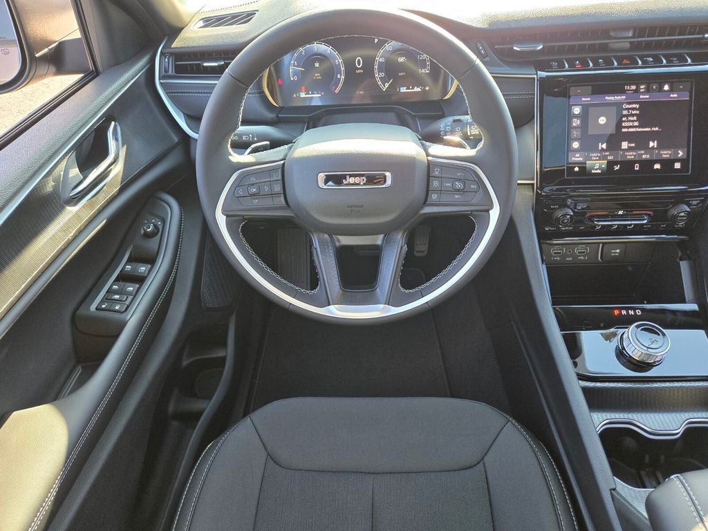 2025 Jeep Grand Cherokee GRAND CHEROKEE LAREDO X 4X2