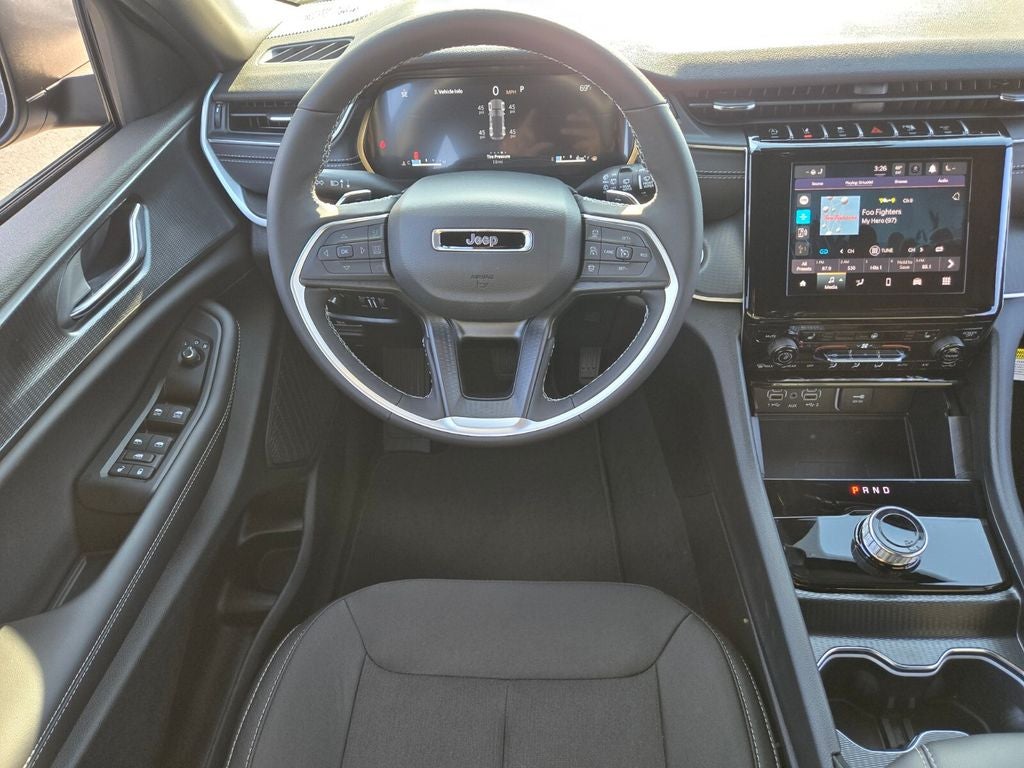 2025 Jeep Grand Cherokee GRAND CHEROKEE LAREDO X 4X4