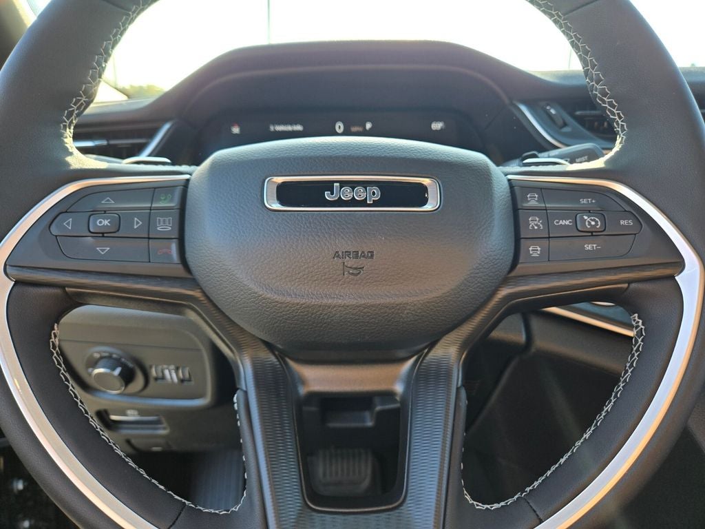 2025 Jeep Grand Cherokee GRAND CHEROKEE LAREDO X 4X4