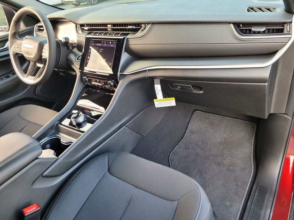 2025 Jeep Grand Cherokee GRAND CHEROKEE LAREDO X 4X4