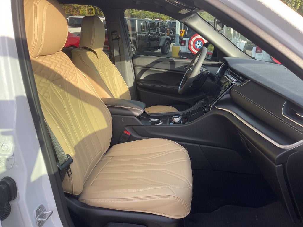 2025 Jeep Grand Cherokee Laredo X 4x4