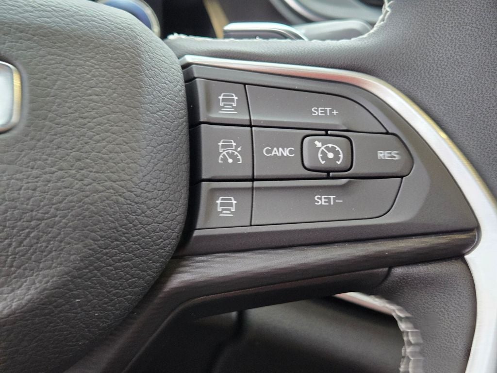 2025 Jeep Grand Cherokee GRAND CHEROKEE LAREDO X 4X4