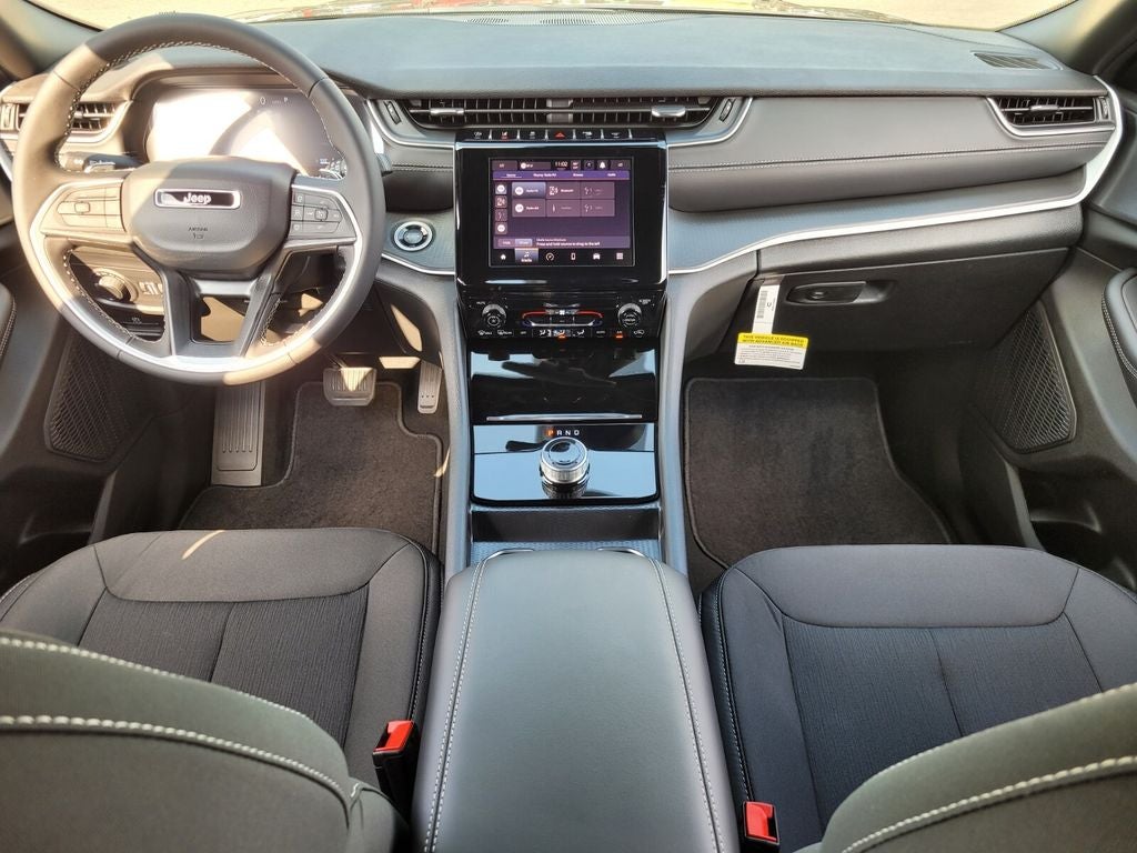 2025 Jeep Grand Cherokee GRAND CHEROKEE LAREDO X 4X4