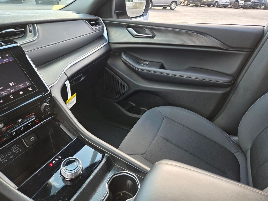 2025 Jeep Grand Cherokee GRAND CHEROKEE LAREDO X 4X4