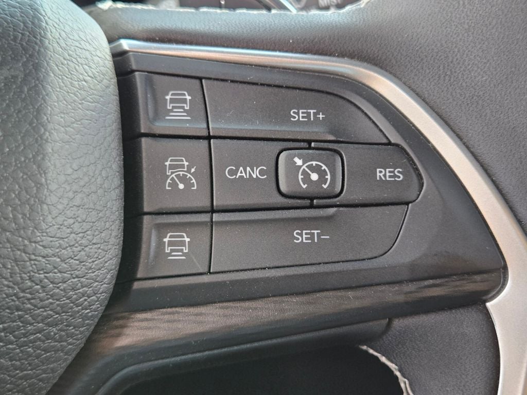 2025 Jeep Grand Cherokee GRAND CHEROKEE LAREDO X 4X4