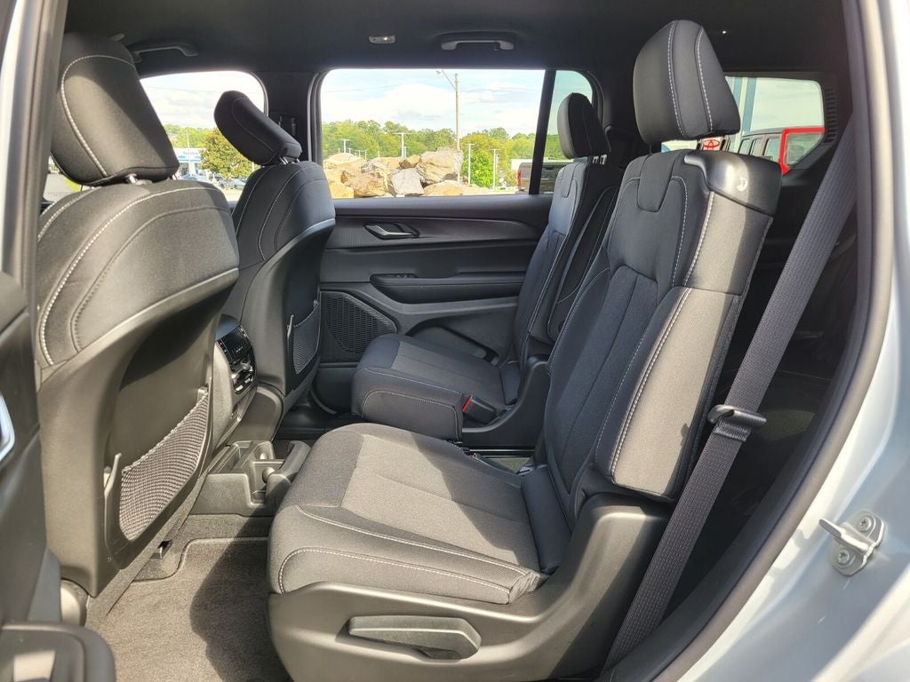 2025 Jeep Grand Cherokee GRAND CHEROKEE L LAREDO 4X2