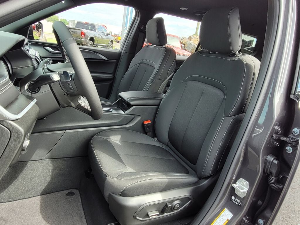 2025 Jeep Grand Cherokee GRAND CHEROKEE L LAREDO 4X2