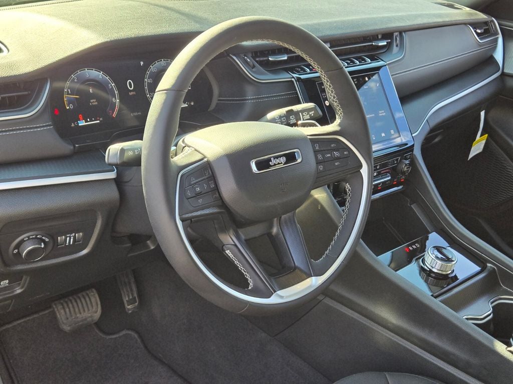 2025 Jeep Grand Cherokee GRAND CHEROKEE L LAREDO X 4X4