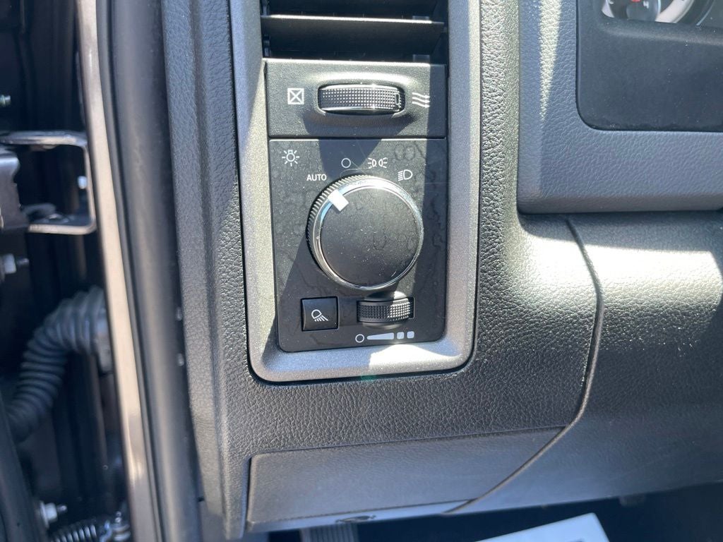 2020 RAM 1500 Classic Tradesman Quad Cab 4x2 6'4' Box