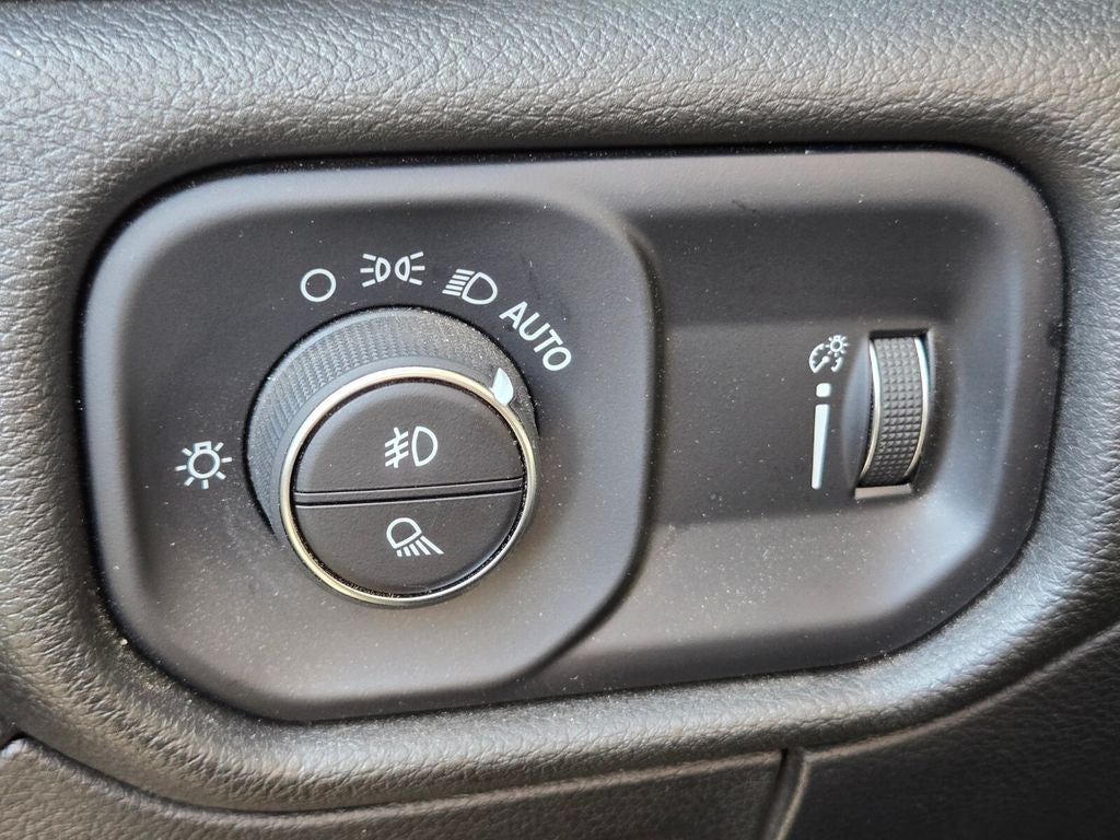 2024 RAM 1500 Tradesman Crew Cab 4x4 5'7' Box