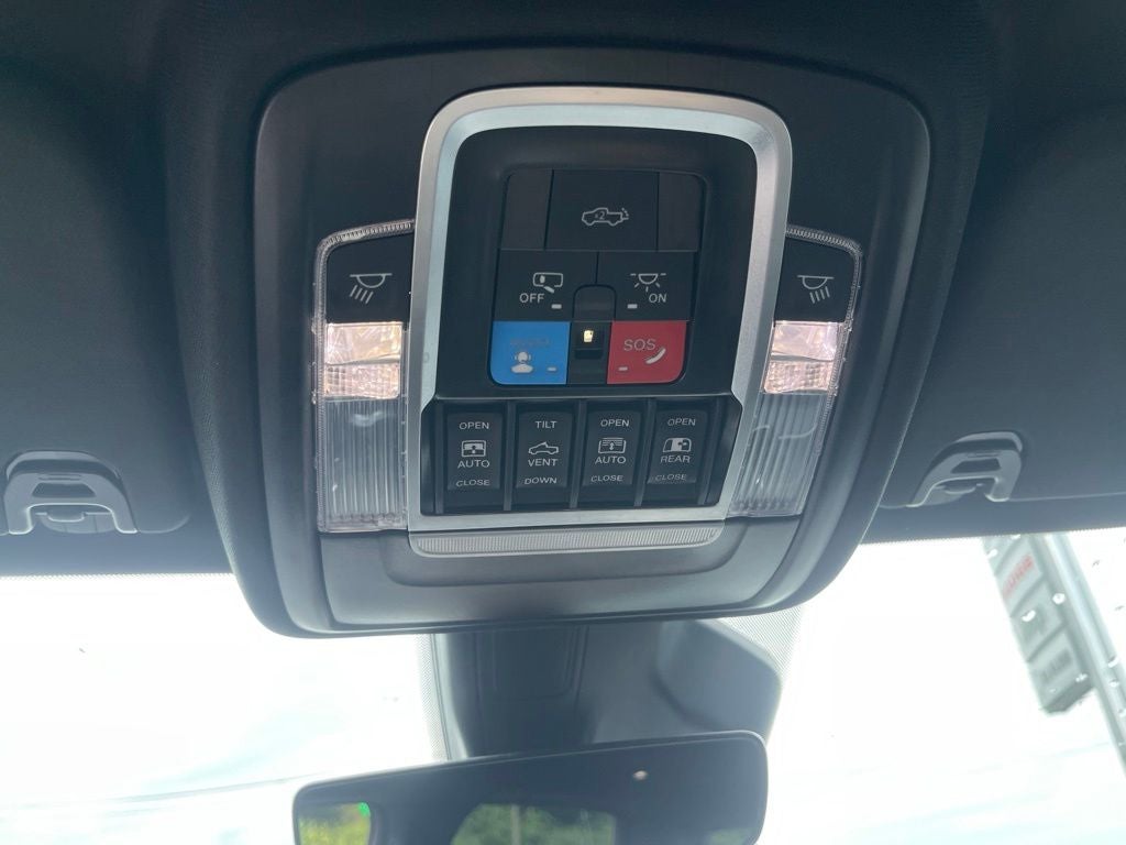 2025 RAM 1500 Limited Crew Cab 4x4 5'7' Box