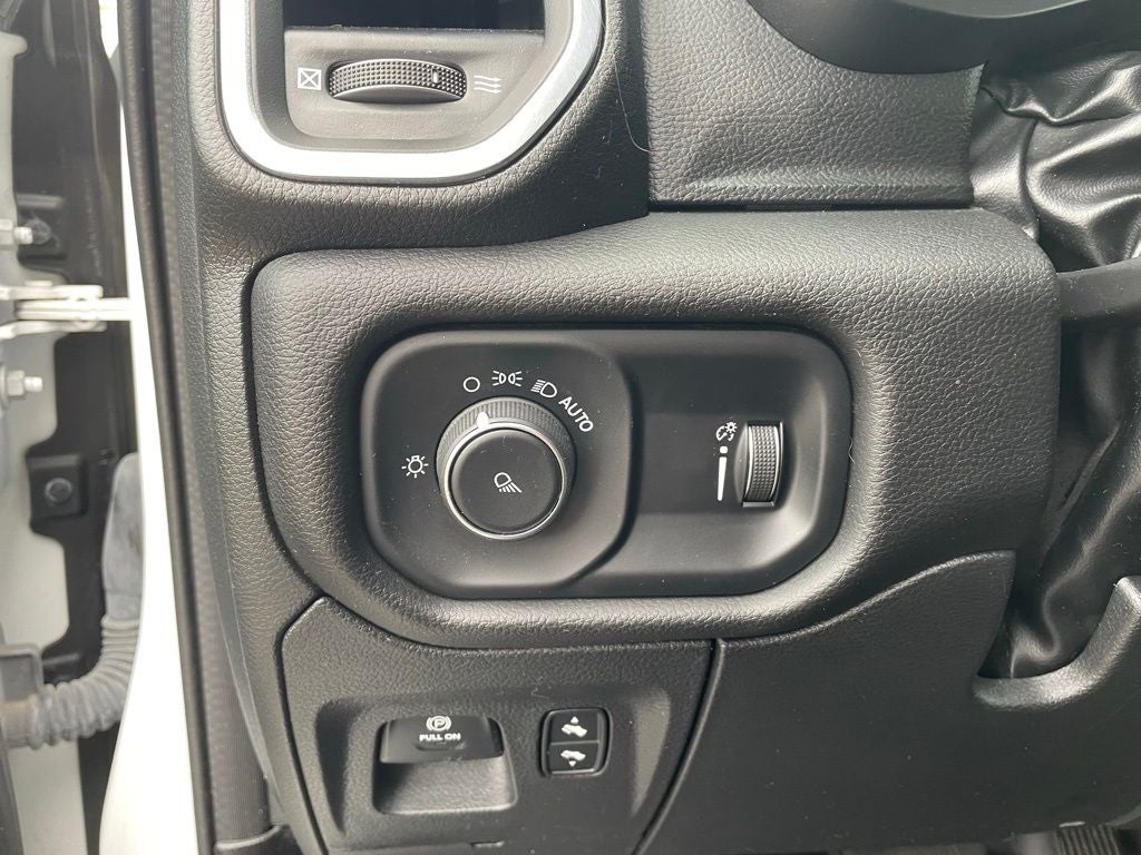 2023 RAM 1500 Laramie Crew Cab 4x4 5'7' Box