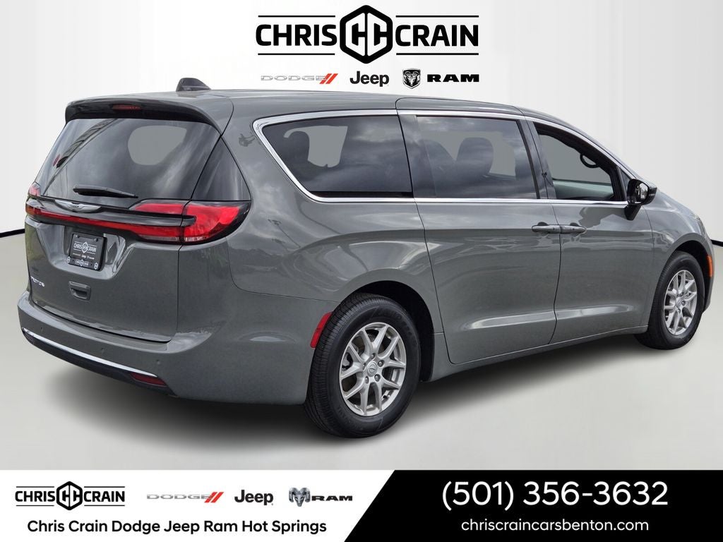 2025 Chrysler Pacifica Select