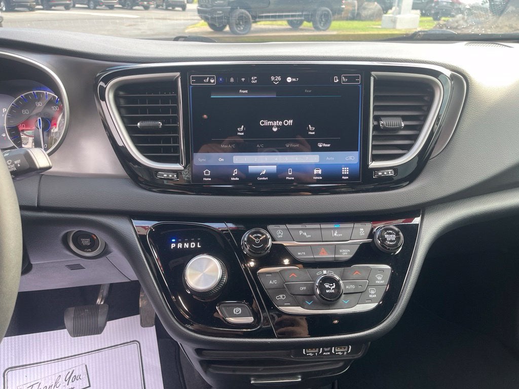 2025 Chrysler Pacifica Select