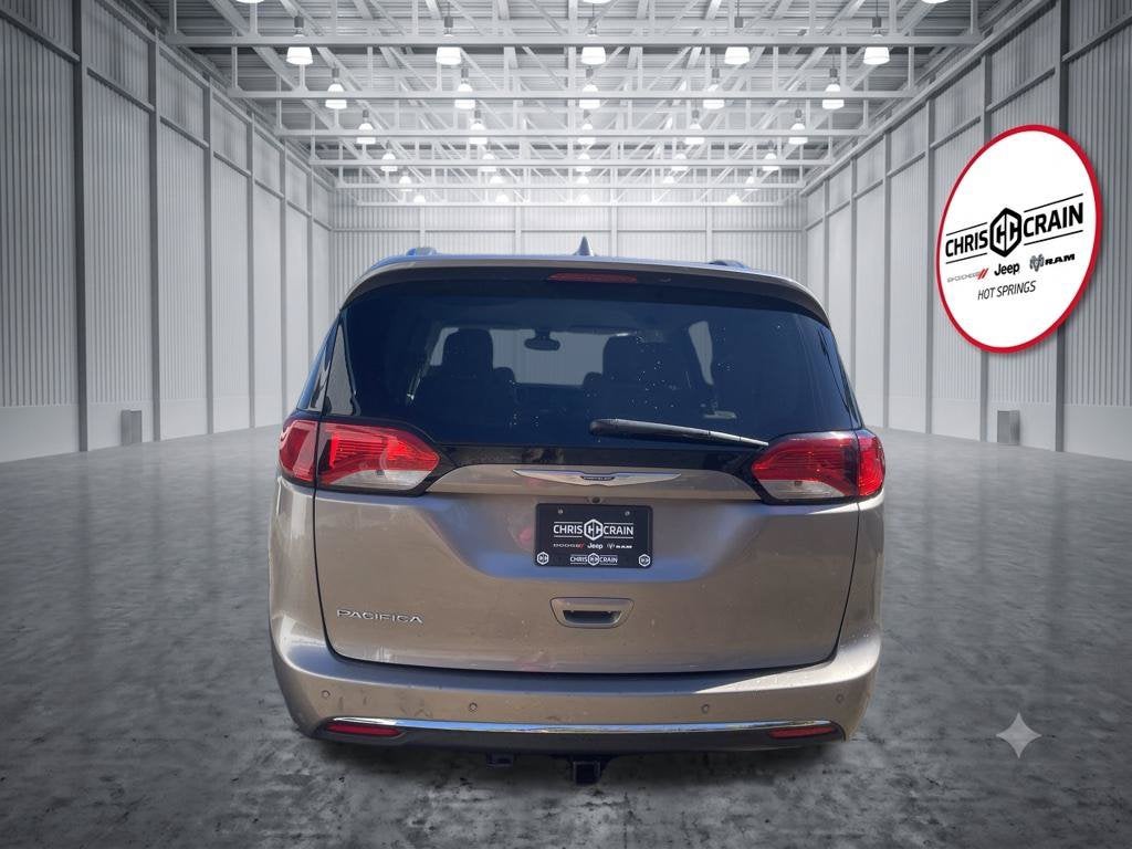 2017 Chrysler Pacifica Touring-L Plus