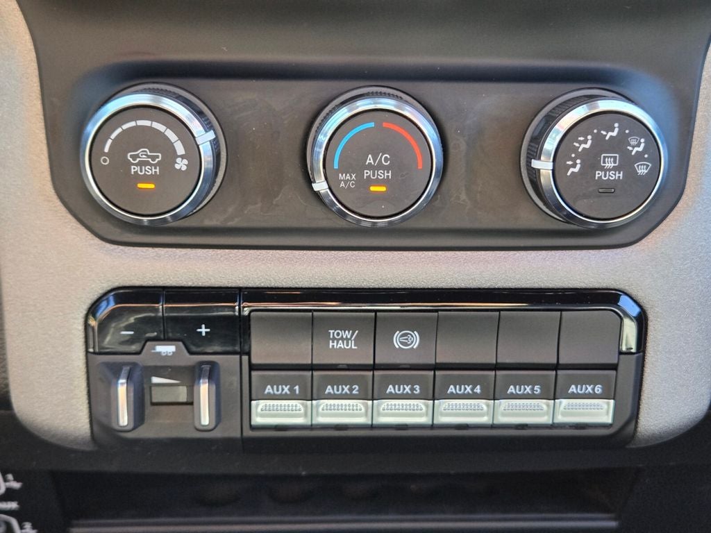 2024 RAM 5500 Chassis Tradesman/SLT