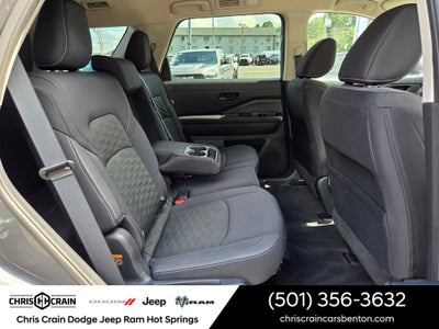 2024 Nissan Pathfinder SV