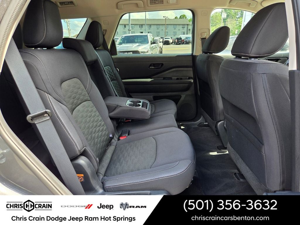 2024 Nissan Pathfinder SV