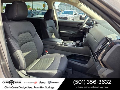 2024 Nissan Pathfinder SV