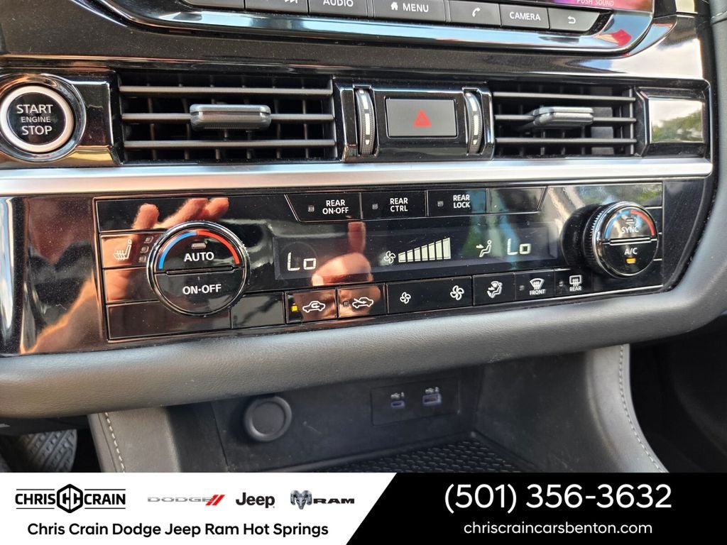 2024 Nissan Pathfinder SV