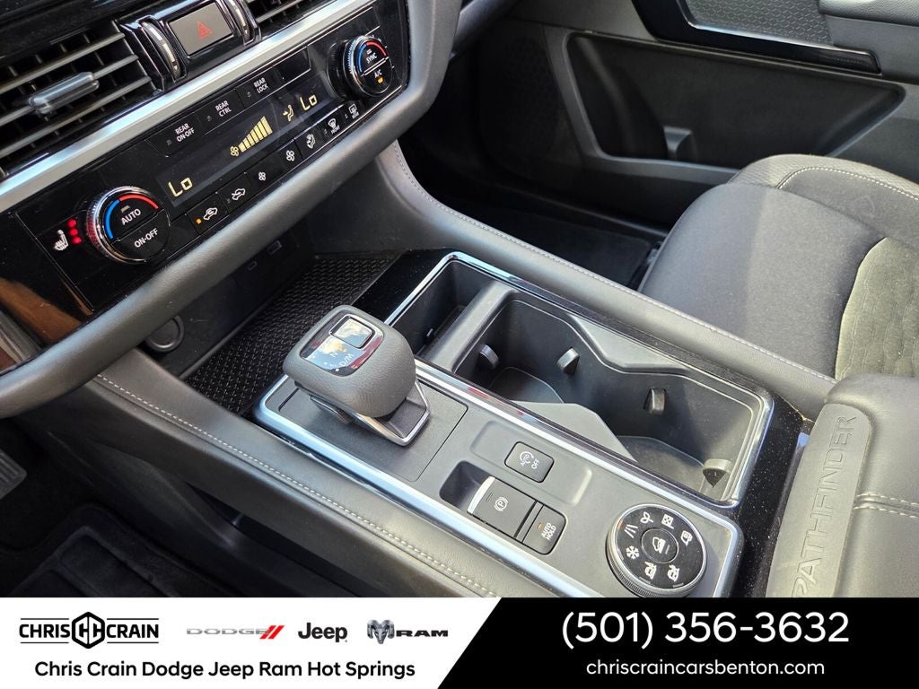 2024 Nissan Pathfinder SV