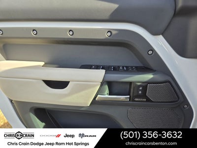 2024 Land Rover Defender 110 P400 X-Dynamic SE