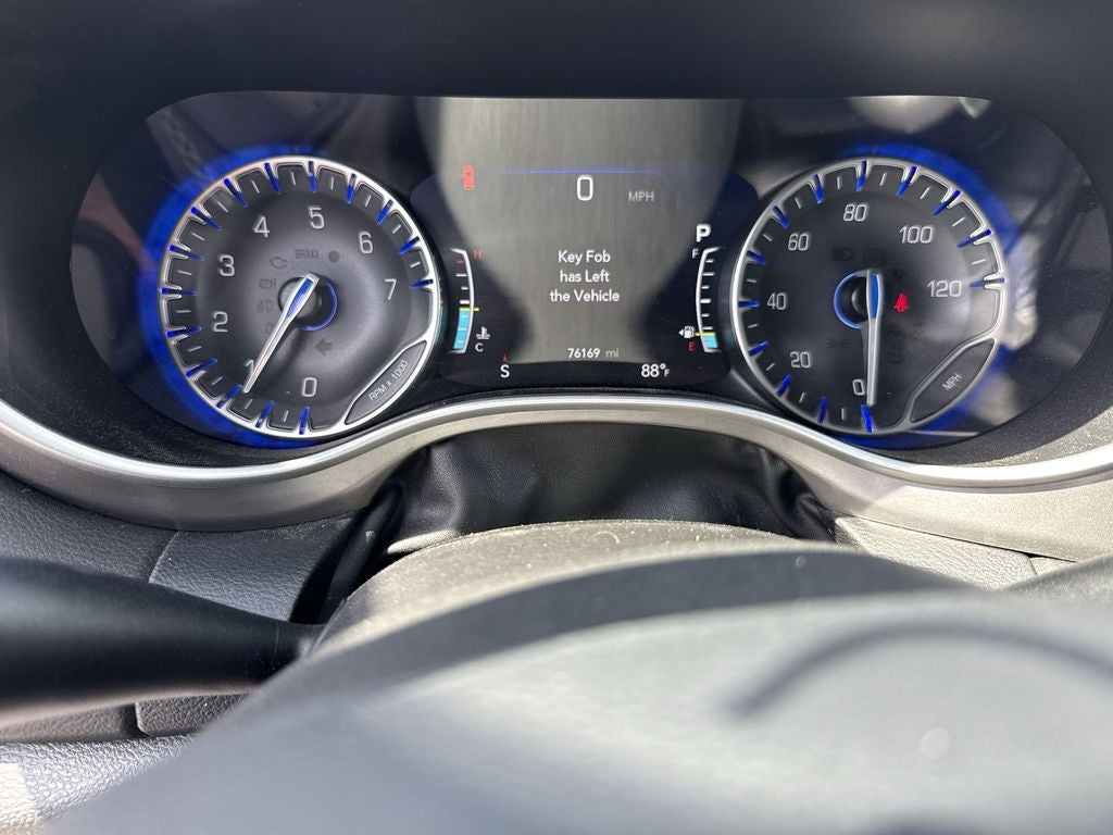 2025 Chrysler Voyager LX