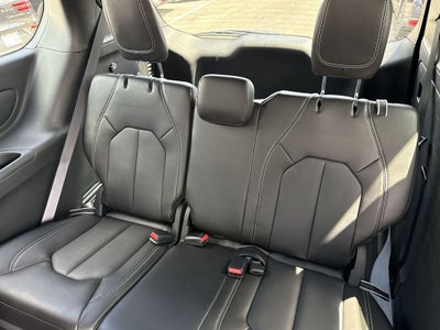 2025 Chrysler Voyager LX
