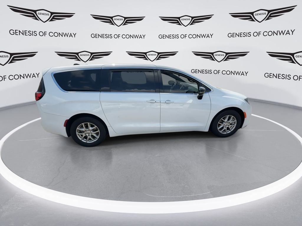 2025 Chrysler Voyager LX