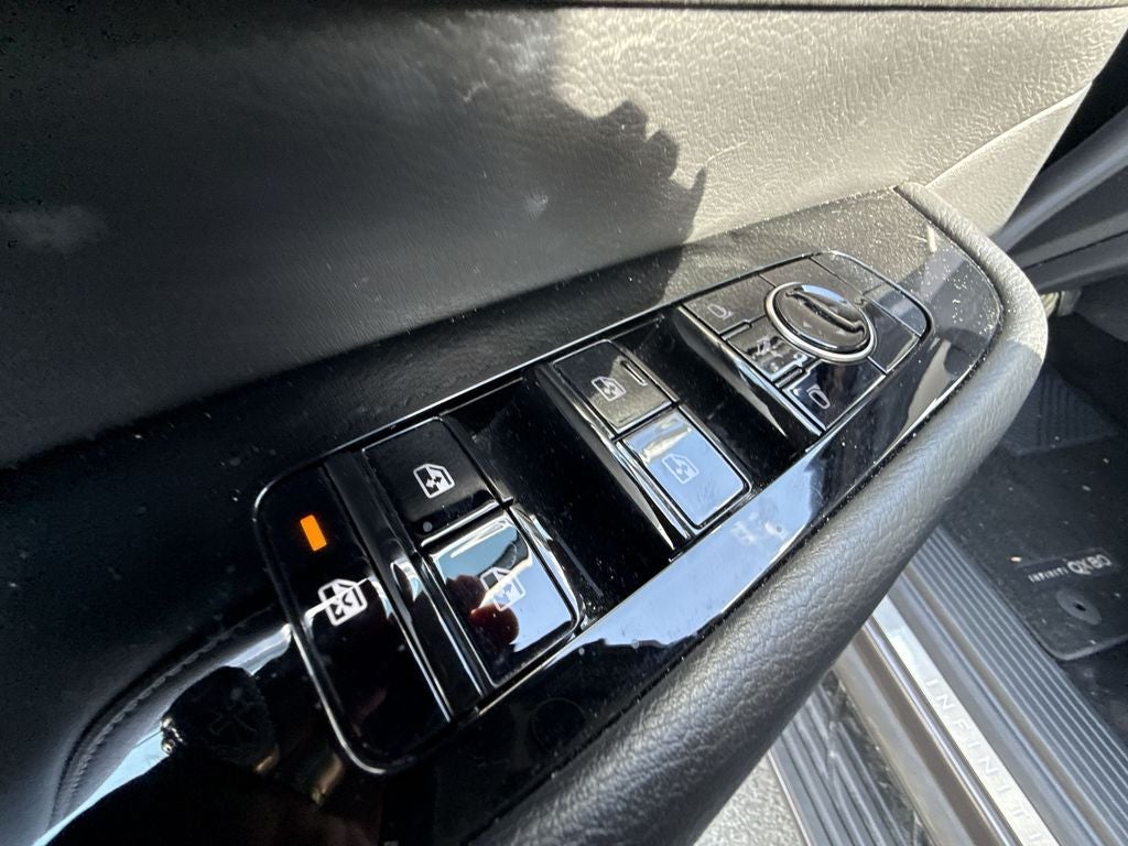 2025 INFINITI QX80 LUXE