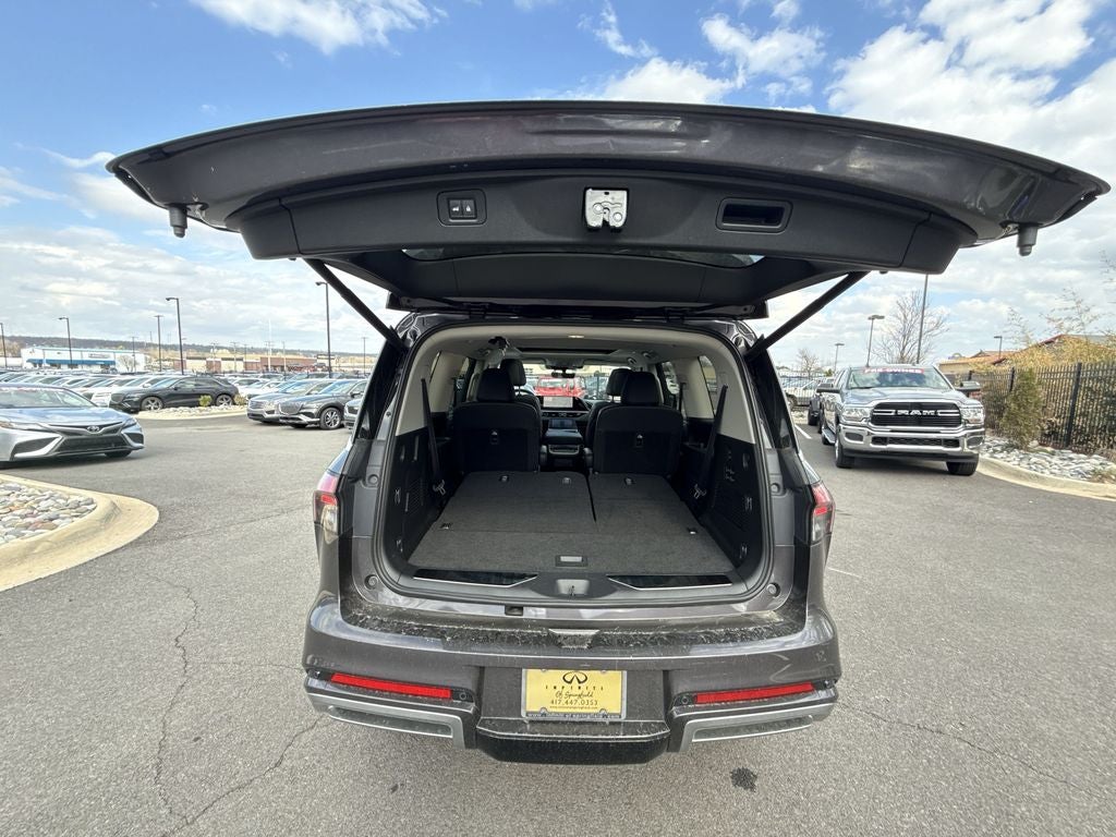2025 INFINITI QX80 LUXE
