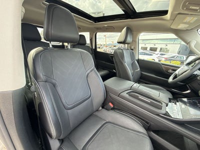 2025 INFINITI QX80 LUXE