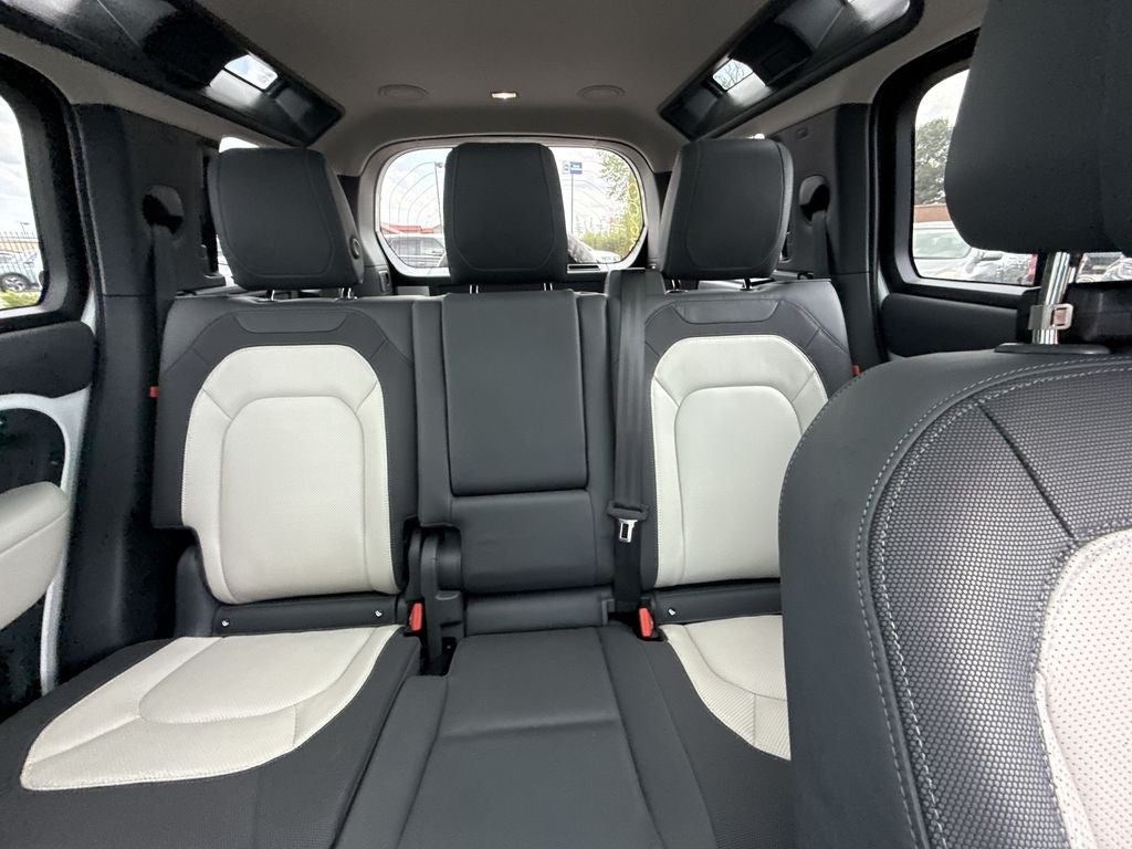 2024 Land Rover Defender 110 X-Dynamic SE